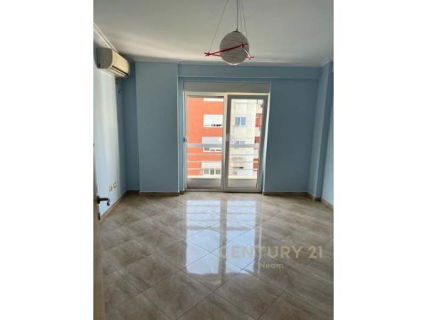 Tirane, jepet me qera apartament 3+1 Kati 5, 170 m² 1.000 Euro (LIQENI I THATE)