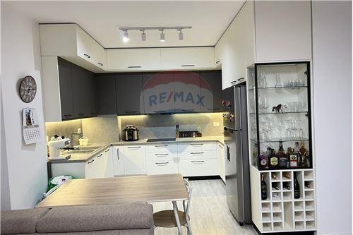 Tirane, shitet apartament 2+1+BLK Kati 3, 104 m² 135.000 Euro (Tre Deshmoret)