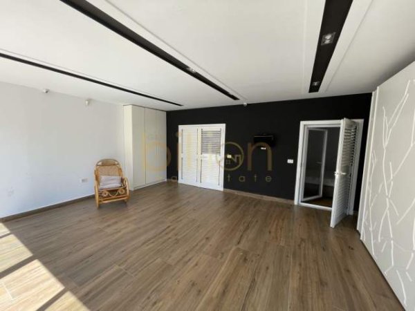 Tirane, jepet me qera apartament Kati 2, 140 m² 1.000 Euro (Komuna e Parisit, Tirana, Albania)