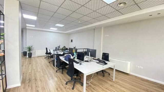 Tirane, jepet me qera zyre Kati 2, 240 m² 2500 Euro (BULEVARDI ZOGU 1)