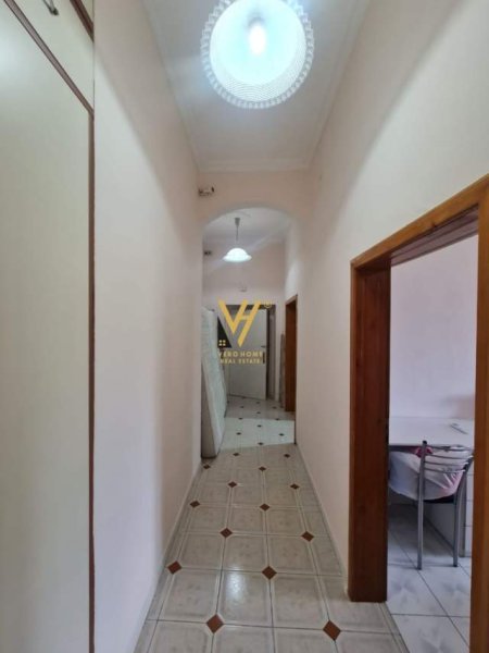 Tirane, jepet me qera apartament 2+1 Kati 4, 70 m² 600 Euro (SHALLVARET)