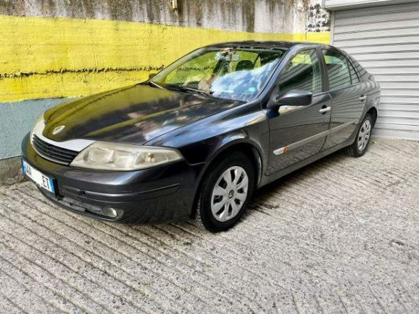 Tirane, shitet makine Renault LAGUNA Viti 2001, 2.400 Euro