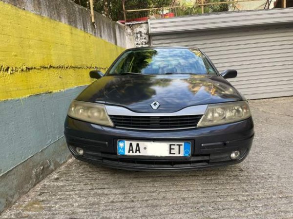 Tirane, shitet makine Renault LAGUNA Viti 2001, 2.400 Euro