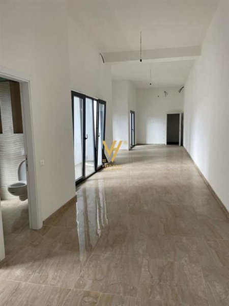 Tirane, jepet me qera zyre Kati 1, 110 m² 1.200 Euro (rruga e dibres)