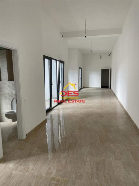 Tirane, jepet me qera ambjent biznesi Kati 1, 110 m² 1.200 Euro (Rruga e Dibres)