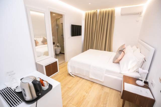 Tirane, jepet me qera hotel Kati 1, 207 m² 4.000 Euro (Qender)