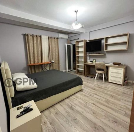 Tirane, shitet apartament 2+1 Kati 2, 100 m² 150.000 Euro prane Viles Gold
