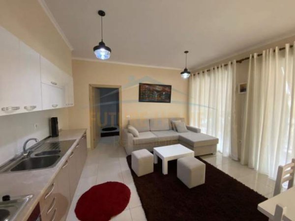 Tirane, jepet me qera apartament 2+1 Kati 4, 97 m² 700 Euro (Vasil Shanto)