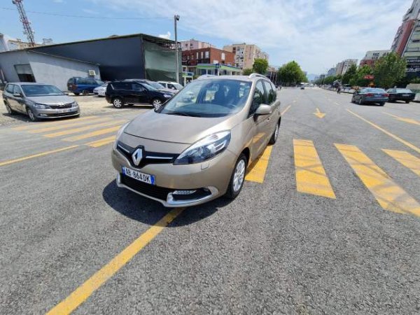 Tirane, shes makine Renault GRAND SCENIC 3 Viti 2015, 10.000 Euro