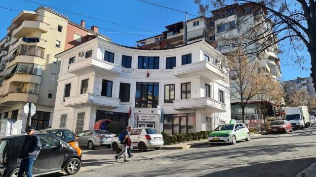 Tirane, shitet ambjent biznesi Kati 0, 822 m² 1.150.000 Euro (Kodra e Diellit)