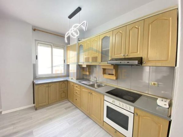 Tirane, shitet apartament 2+1 Kati 9, 105.000 Euro (Yzberisht)