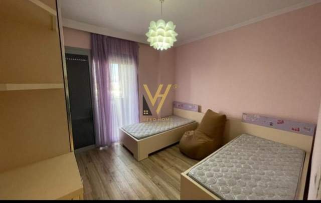 Tirane, jepet me qera apartament 3+1 Kati 10, 137 m² 850 Euro (rruga e kosovareve)