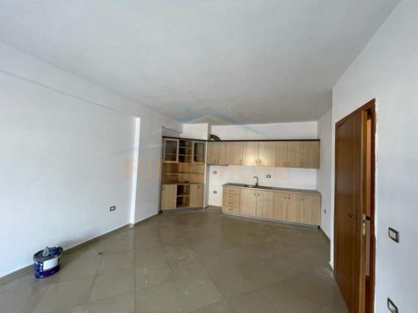 Tirane, shitet apartament 3+1 Kati 2, 126.000 Euro (Yzberisht)