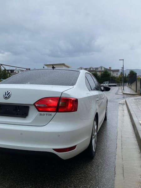 Tirane, shes makine Volkswagen Jetta Viti 2014, 11.500 Euro
