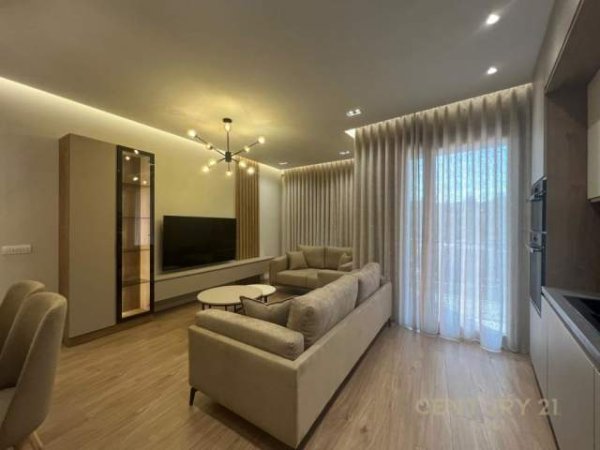 Tirane, jap me qera apartament 2+1+2+POST PARKIM+BLK 107 m² 1.000 Euro (Qendra Tregtare TEG)