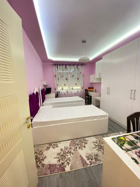Tirane, shitet apartament 3+1+BLK Kati 2, 151 m² 260.000 Euro (Rruga Xhanfize Keko,Prane UET)