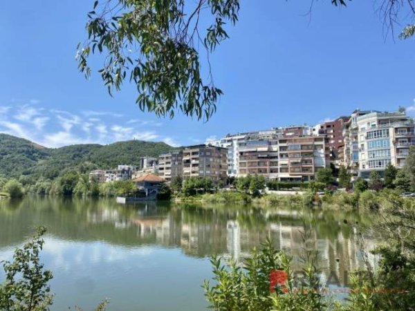 Tirane, shitet apartament 2+1+BLK Kati 1, 124 m² 230.000 Euro (Rruga Hamdi Sina, Liqeni i Thatë)