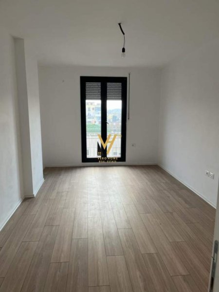 Tirane, jepet me qera apartament 1+1 Kati 2, 62 m² 440 Euro (oxhaku)