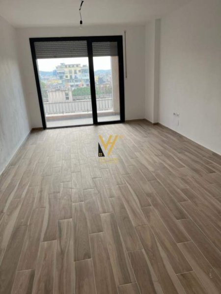 Tirane, jepet me qera apartament 1+1 Kati 2, 62 m² 440 Euro (oxhaku)