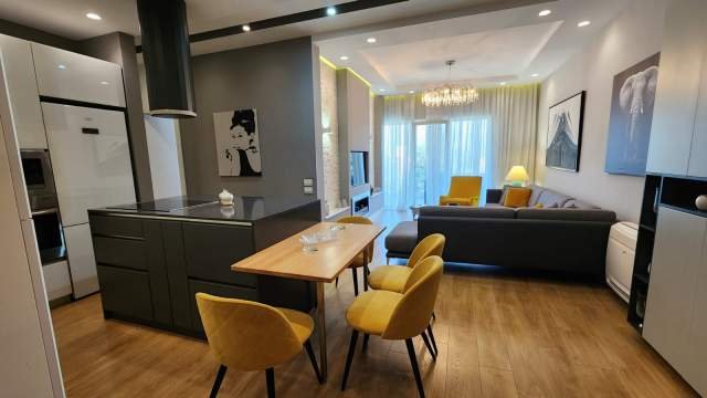 Tirane, jepet me qera apartament 2+1+2+BLK Kati 1, 900 Euro (Kopshti Botanik)