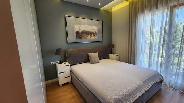 Tirane, jepet me qera apartament 2+1+2+BLK Kati 1, 900 Euro (Kopshti Botanik)