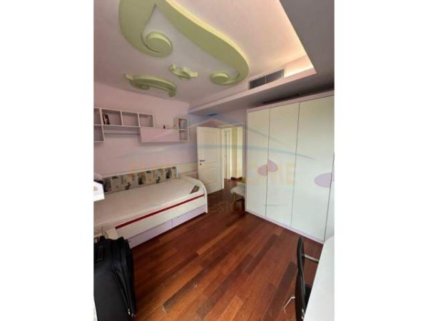 Tirane, jepet me qera apartament 4+1 Kati 9, 400 m² 4.000 Euro (PAZARI I RI)