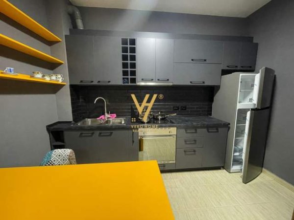 Tirane, jepet me qera apartament 1+1 Kati 4, 70 m² 600 Euro (KOMUNA E PARISIT)