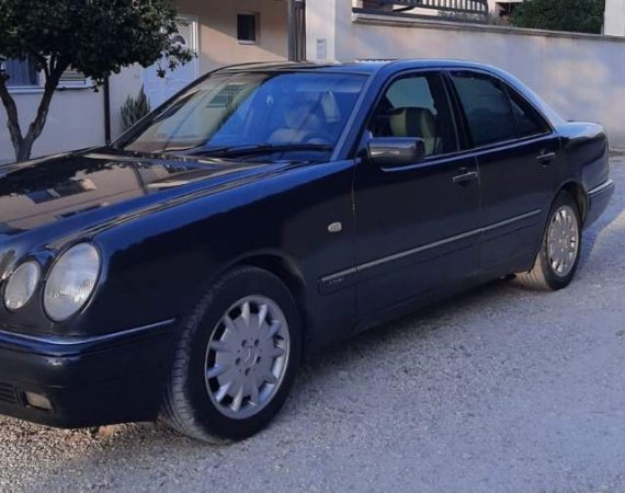 Fier, shitet makine Mercedes-Benz 3500 Euro