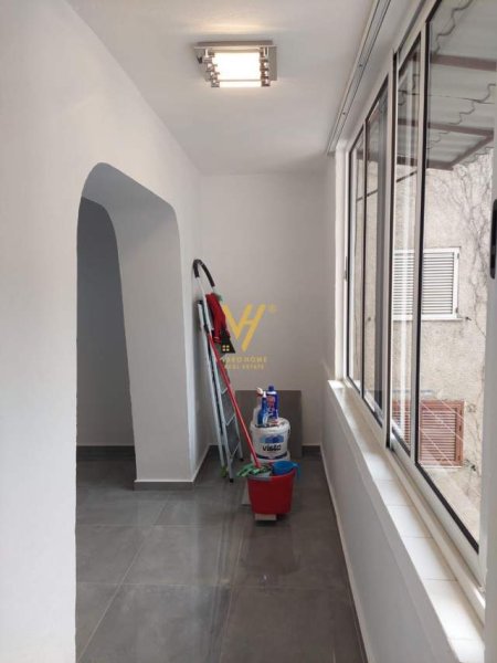 Tirane, jepet me qera zyre Kati 2, 60 m² 400 Euro (rruga e kavajes)