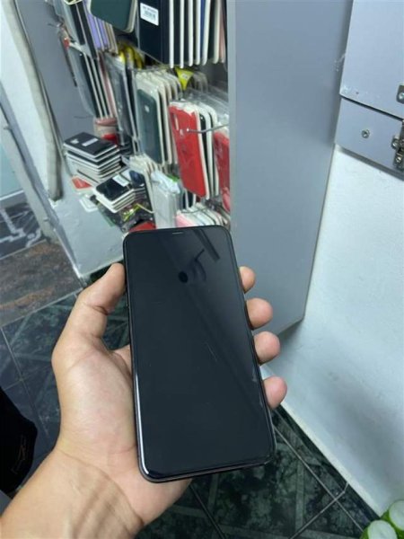 Vlore, shes Smartphone IPhone 11 pro Max 440 Euro
