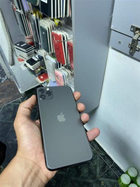 Vlore, shes Smartphone IPhone 11 pro Max 440 Euro