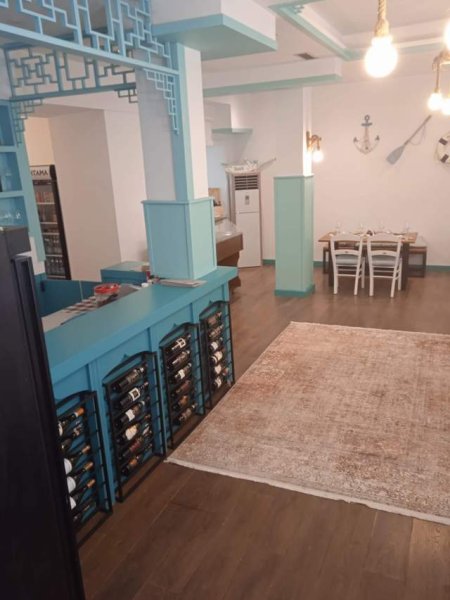 Tirane, shitet bar-resorant Kati 0, 140 m² 500.000 Euro