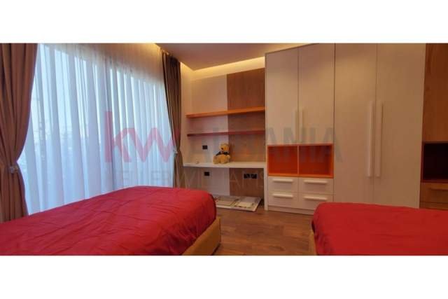 Tirane, jepet me qera apartament 3+1 Kati 1, 175 m² 3.000 Euro (liqeni i farkes)