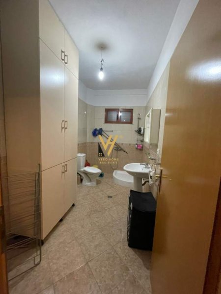 Tirane, jepet me qera apartament 2+1 Kati 1, 100 m² 650 Euro (KODRA E DIELLIT)