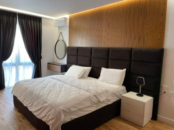 Tirane, jepet me qera apartament 1+1 Kati 3, 80 m² 1.200 Euro