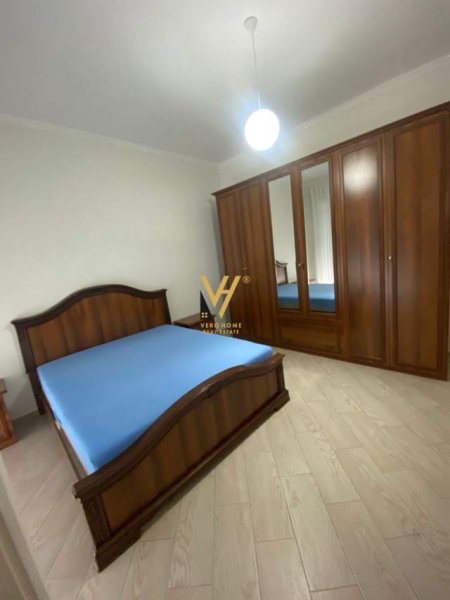 Tirane, jepet me qera apartament 2+1 Kati 5, 120 m² 550 Euro (kopshti botanik)