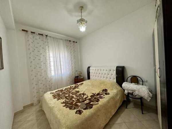 Korce, shitet apartament 5+1 Kati 0, 327 m² 12.000 Euro (pazari i vjeter)