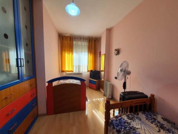 Tirane, jepet me qera apartament 2+1+BLK Kati 3, 103 m² 1.200 Euro (Prane Air Albania)