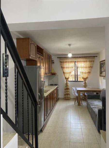 Tirane, jepet me qera apartament 1+1 Kati 1, 50 m² 450 Euro (Rruga e Durresit)