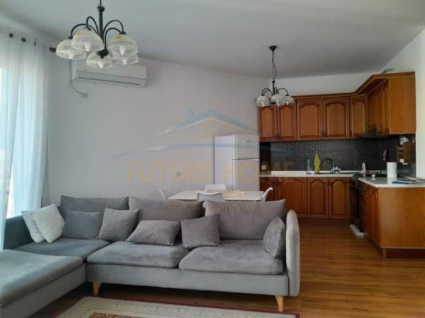 Tirane, jepet me qera apartament 2+1 Kati 7, 100 m² 500 Euro (DON BOSKO)