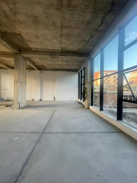 Tirane, jepet me qera ambjent biznesi Kati 1, 200 m² 4.000 Euro (Myslym Shyri)