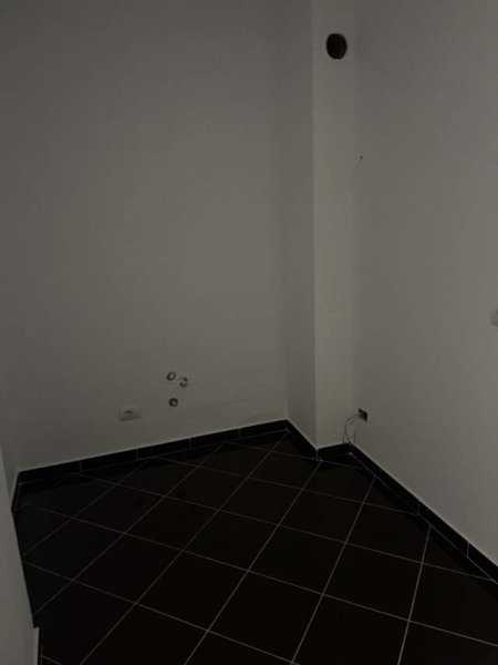 Tirane, shitet apartament 1+1+BLK Kati 4, 67 m² 65.000 Euro (Fresku)
