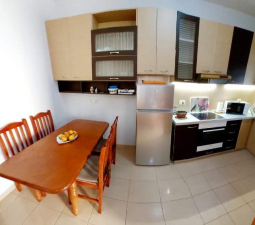 Tirane, jepet me qera apartament 1+1+BLK Kati 0, 105 m² 650 Euro (Rruga Comeve)