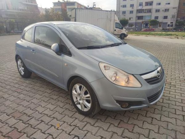 Shqiperi, shes makine Opel CORSA Viti 2007, 2.700 Euro