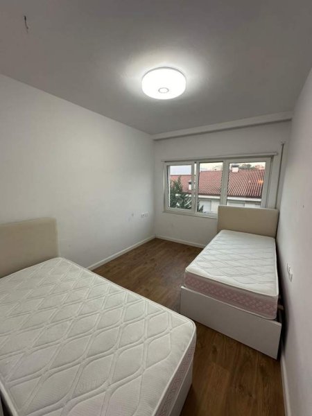 Tirane, jepet me qera apartament duplex 2+1+BLK Kati 1, 130 m² 700 Euro (Rezidenca Kodra e Diellit 1)