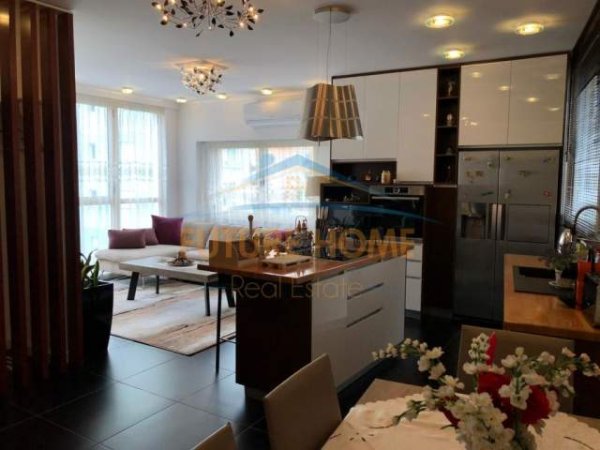 Tirane, jepet me qera apartament duplex 2+1 Kati 4, 100 m² 1.200 Euro (Komuna e Parisit)
