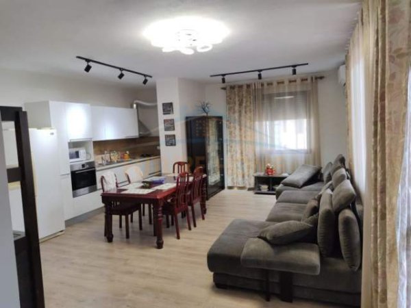 Tirane, shitet apartament 3+1 Kati 5, 135 m² 250.000 Euro (PAZARI I RI)
