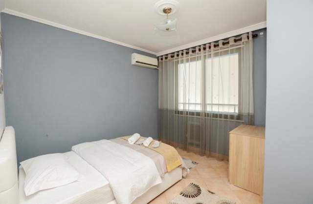 Tirane, jepet me qera apartament 3+1+BLK Kati 11, 147 m² 900 Euro (Ish Ekspozita)