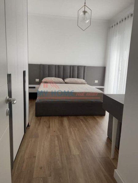 Tirane, jepet me qera apartament 2+1+BLK Kati 8, 110 m² 1.100 Euro (Pazari i Ri)