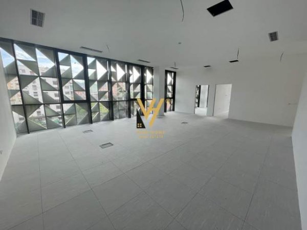 Tirane, jepet me qera zyre Kati 5, 306 m² 9.200 Euro (blloku)